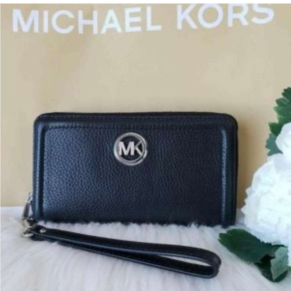 Michael Kors Wristlet Wallet